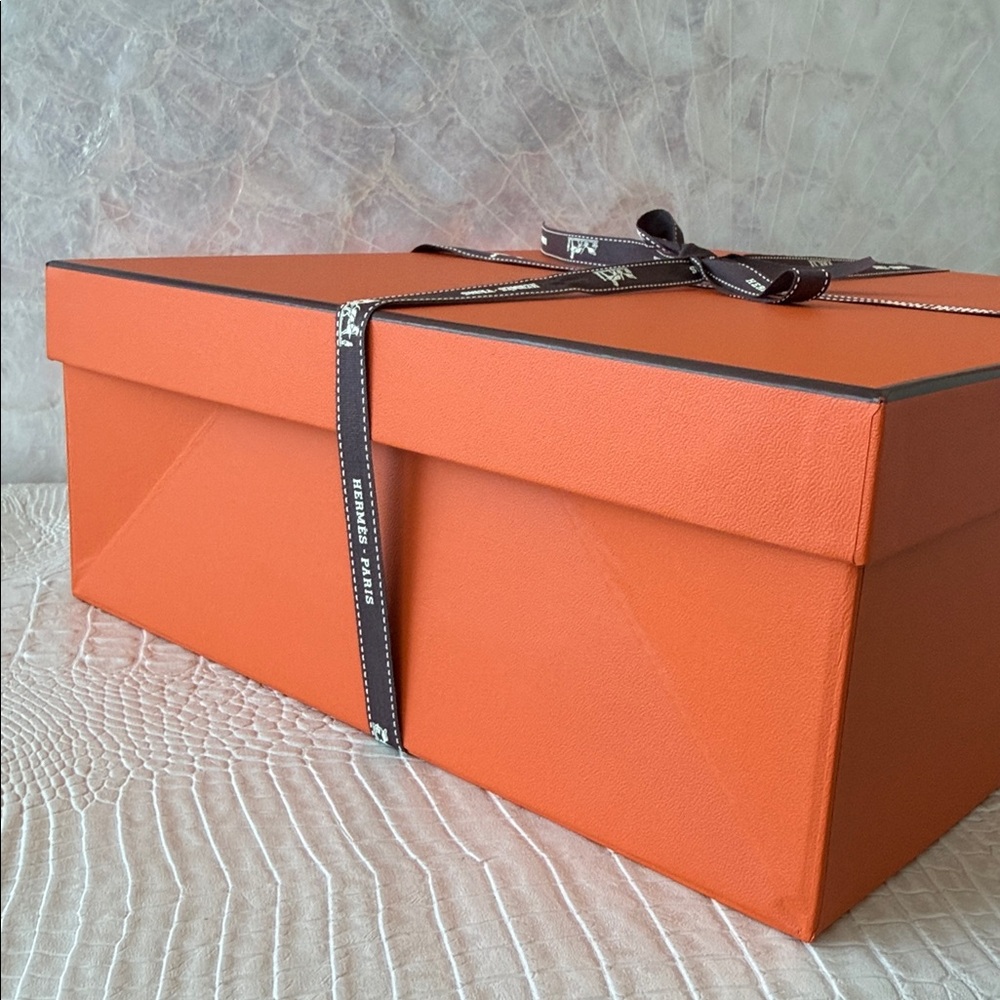 Hermes Large storage , Evelyne, Bolide, Sweater, sneakers, shoes box.like new - Picture 3 of 12